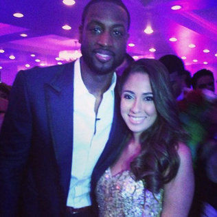 教练表情太真实笑喷球迷（教练表情太到位，球迷笑翻天）