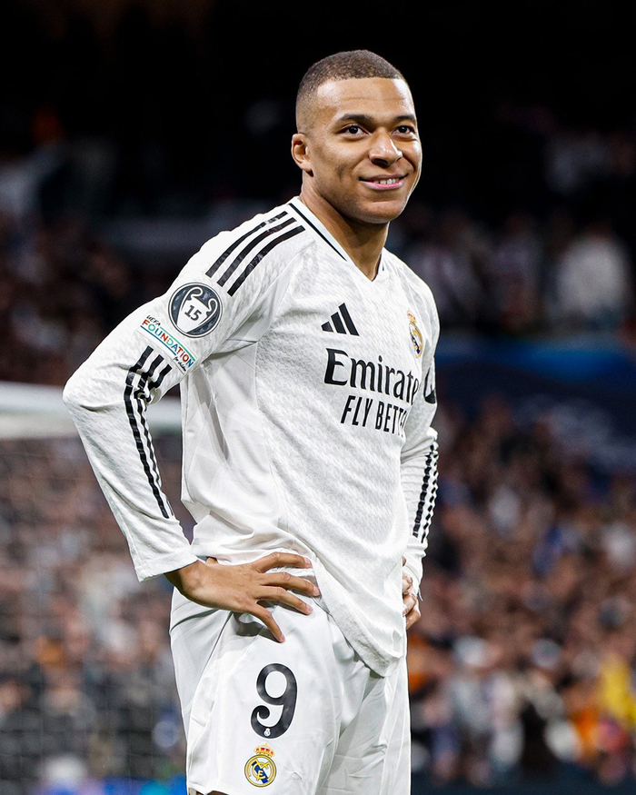 “为保障运动员的身体健康和长远发展，我们决定让郑钦文退出本届全运会”（出于健康与长远发展考虑，郑钦文将退出本届全运会）