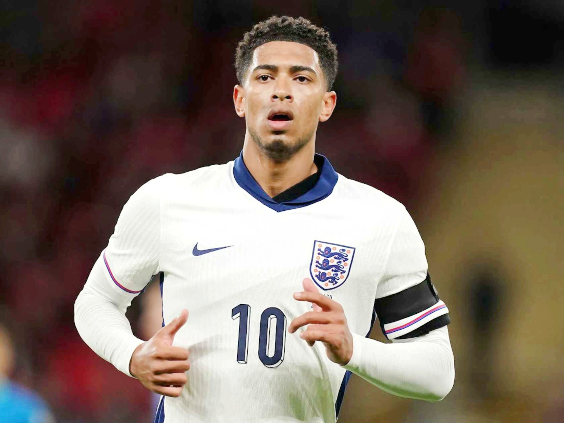 依然美凌格，樊振东夺冠后上演姆巴佩同款庆祝动作（樊振东夺冠后致敬姆巴佩，复刻标志性庆祝动作）