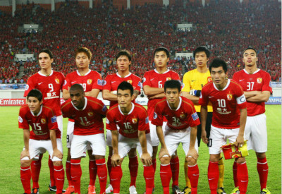 球星抢断后三步上篮太快了（球星断球后三步上篮如闪电）