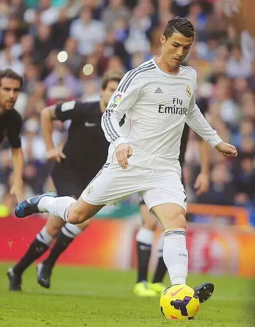 评论丨2025赛季中超联赛落幕：足球的“冷”和群众的“热”（评论丨2025赛季中超收官：场内“冷”，场外“热”）