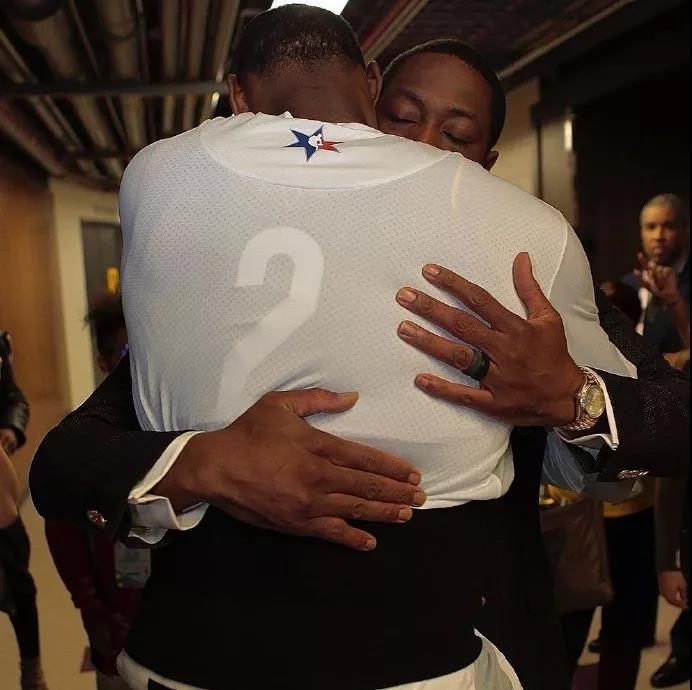 意媒：库普梅纳斯转型中卫表现亮眼，尤文中场补强成当务之急（意媒称库普梅纳斯改踢中卫表现抢眼，尤文中场补强迫在眉睫）